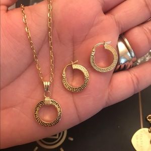 100% Real Gold Set PENDANT AND EARRINGS ONLY .